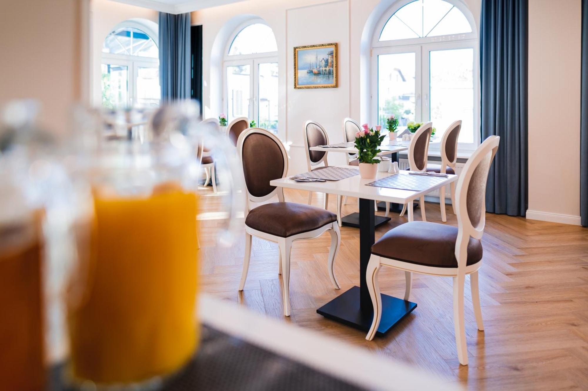 Moris Boutique Beach Hotel กดัญสก์ ภายนอก รูปภาพ