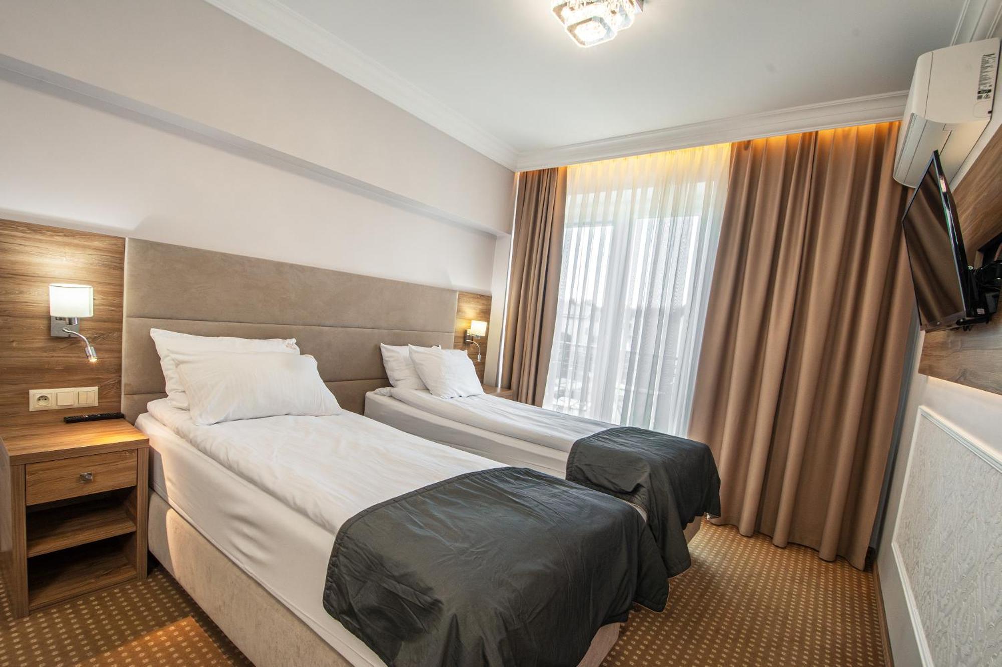 Moris Boutique Beach Hotel กดัญสก์ ภายนอก รูปภาพ